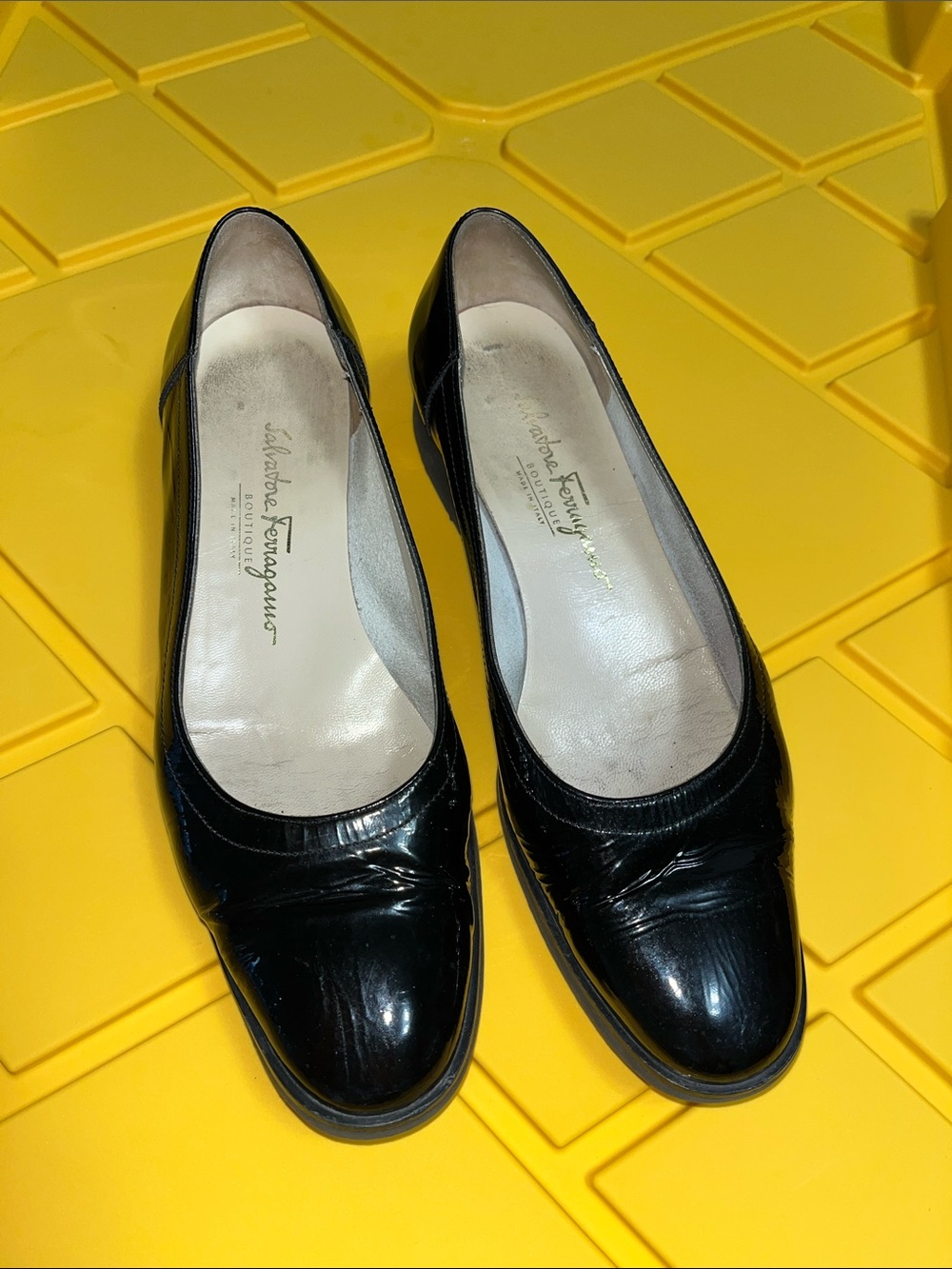 Salvatore Ferragamo Boutique Black slip on shoes made in Italy size 7B